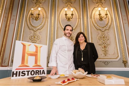 El chef Mario Sandoval y Carolina Godayol, directora del canal Historia, en la presentaci&oacute;n del programa. 