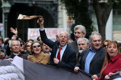 Protesta de abogados en Atenas durante la jornada de huelga general que vive Grecia.