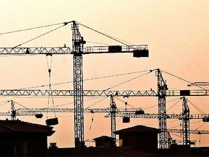 Grúas de construcción.