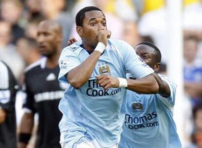 Robinho celebra un gol con el Manchester City.