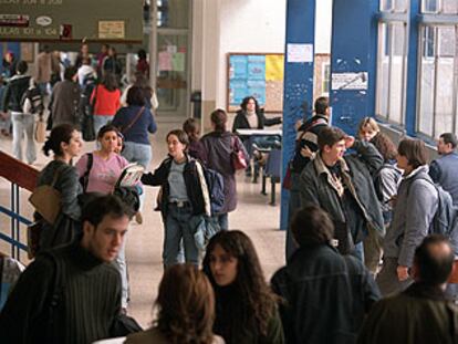 Estudiantes en la Facultad de Filosofía de la Universidad Autónoma de Madrid.