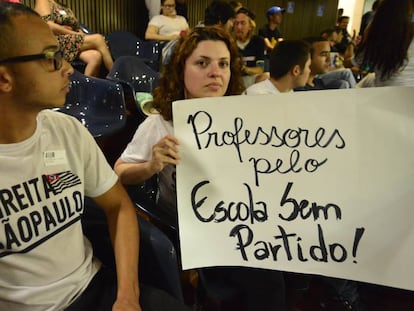 Manifestantes na Câmara Municipal de São Paulo, em votação do projeto Escola sem partido no último dia 07.