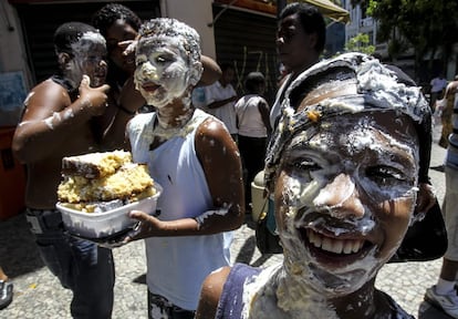 Quem aproveitou para fazer a festa foram as crianças.