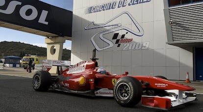 Fernando Alonso durante los entrenamientos en Jerez