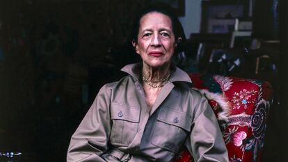 Diana Vreeland, en una fotografía de 1975 en su apartamento de Manhattan.