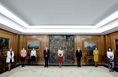 La reina Letizia recibió este jueves en el Palacio de la Zarzuela a la junta directiva del Teléfono de la Esperanza con motivo de la conmemoración de su 50 aniversario, cuyo acto central, del que aceptó ser presidenta de honor, se celebrará el día 13. 