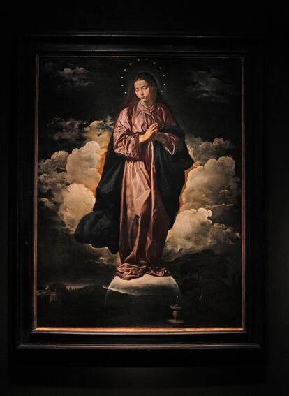 Óleo sobre lienzo <i>La Inmaculada Concepción</i>, 1618-9, de Diego Velázquez. Las radiografías han revelado que el manto azul de la Virgen estaba inicialmente más suelto, más despegado del cuerpo como si estuviera siendo agitado por el cuerpo.