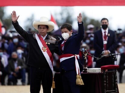 Pedro Castillo e Guido Bellido, juntos em 29 de julho passado.