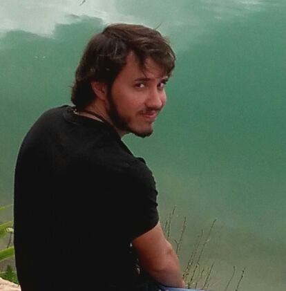 Alejandro Galán nació en Cáceres y ha ejercido de docente de Historia y Geografía en institutos de Castilla-La Mancha y Extremadura.