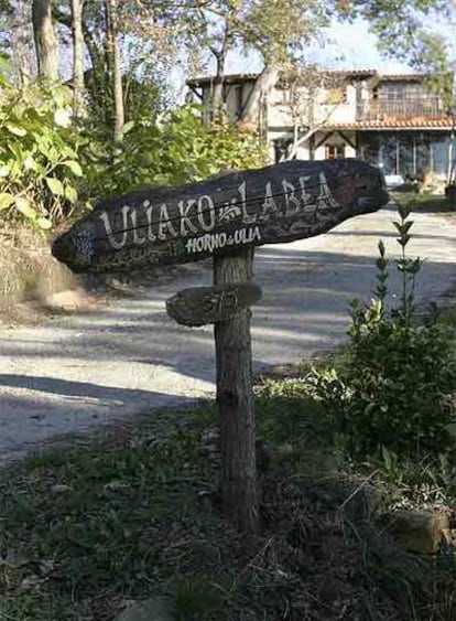 Entrada de la Granja de Las Doce Tribus en Ulía.