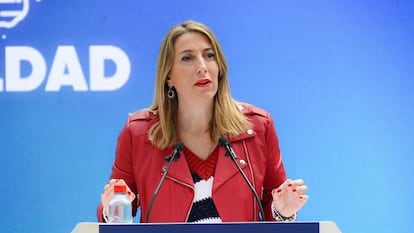La líder del PP en Extremadura y presidenta de la Junta, María Guardiola, durante un acto en abril.