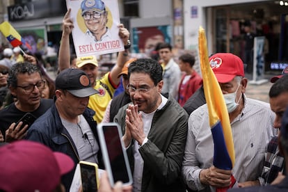 El senador gobiernista Iván Cepeda, durante la marcha, en Bogotá, el 1 de mayo de 2024.