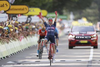 Mads Pedersen celebra su triunfo en la 13ª etapa del Tour de Francia este viernes.