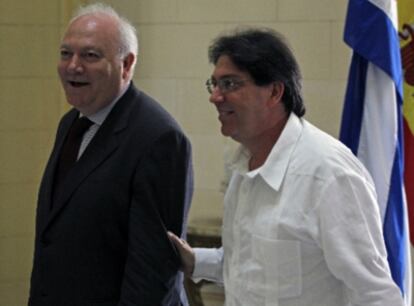 El canciller cubano, Bruno Rodríguez, y el ministro de Exteriores, Miguel Ángel Moratinos, al inicio de la reunión que han mantenido en La Habana.