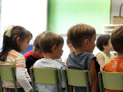 Un grupo de niños de educación infantil en la escuela Vila Olímpica de Barcelona.