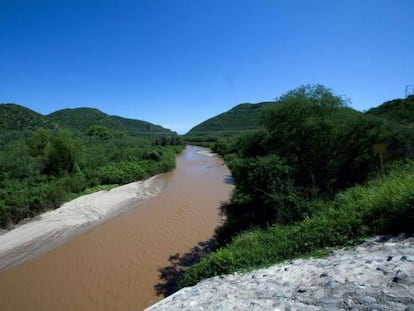 Vista del río Sonora, contaminado por un derrame de ácido.