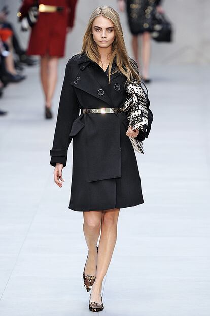 Cara Delevingne debutó de la mano de Burberry Prorsum en 2013, durante la Fashion Week de Londres.
