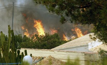 Zona del incendio junto a la urbanización Cumbres del Sol en el paraje natural de La Granadella, entre los términos alicantinos de Xàbia y Benitatxell.