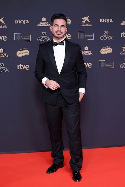 El escritor Javier Castillo, clsico de Armani, con zapatos de Martinelli y gemelos de Rabat.