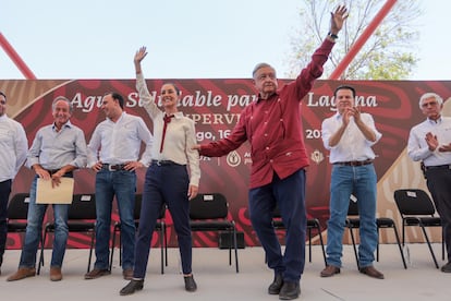 Claudia Sheinbaum presidenta electa y el presidente Andrés Manuel López Obrador, durante su gira en Lerdo, Durango, el 16 de junio de 2024.