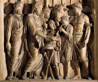 Marco Aurelio celebra un sacrificio en el templo de Jupiter en el Capitolio.