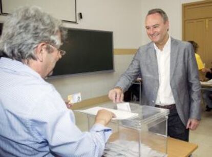 El presidente de la Generalitat valenciana, Alberto Fabra, ha votado en Castellón.
