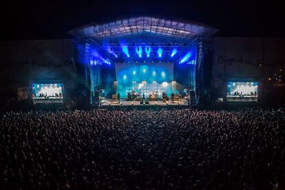 Y Vetusta, despus de tres a?os sin pisar el Sonorama, volvi, llen, y agot voz y fuerzas del pblico. 95 minutos que demostraron por qu eran cabeza de cartel en el da grande del festival, a la hora clave.