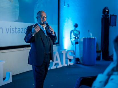 Roberto Hernández De Hita, Director Ejecutivo de Transformación Digital de BanBajío, imparte la conferencia 'Innovación en las entidades financieras: retos y soluciones para la Banca en la era de la IA'.