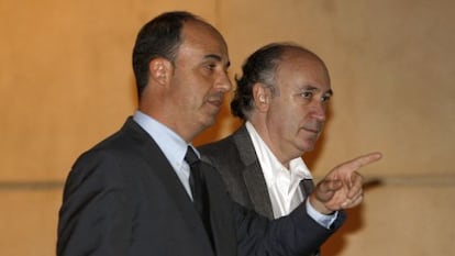 Pascual Vela ( d. ), gestor del alcalde Santa Coloma de Gramenet, sale de la Audiencia Nacional.