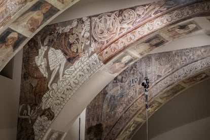Pinturas de la Sala Capitular del monasterio de Villanueva de Sijena expuestas en el Museo Nacional de Arte de Catalunya (MNAC).