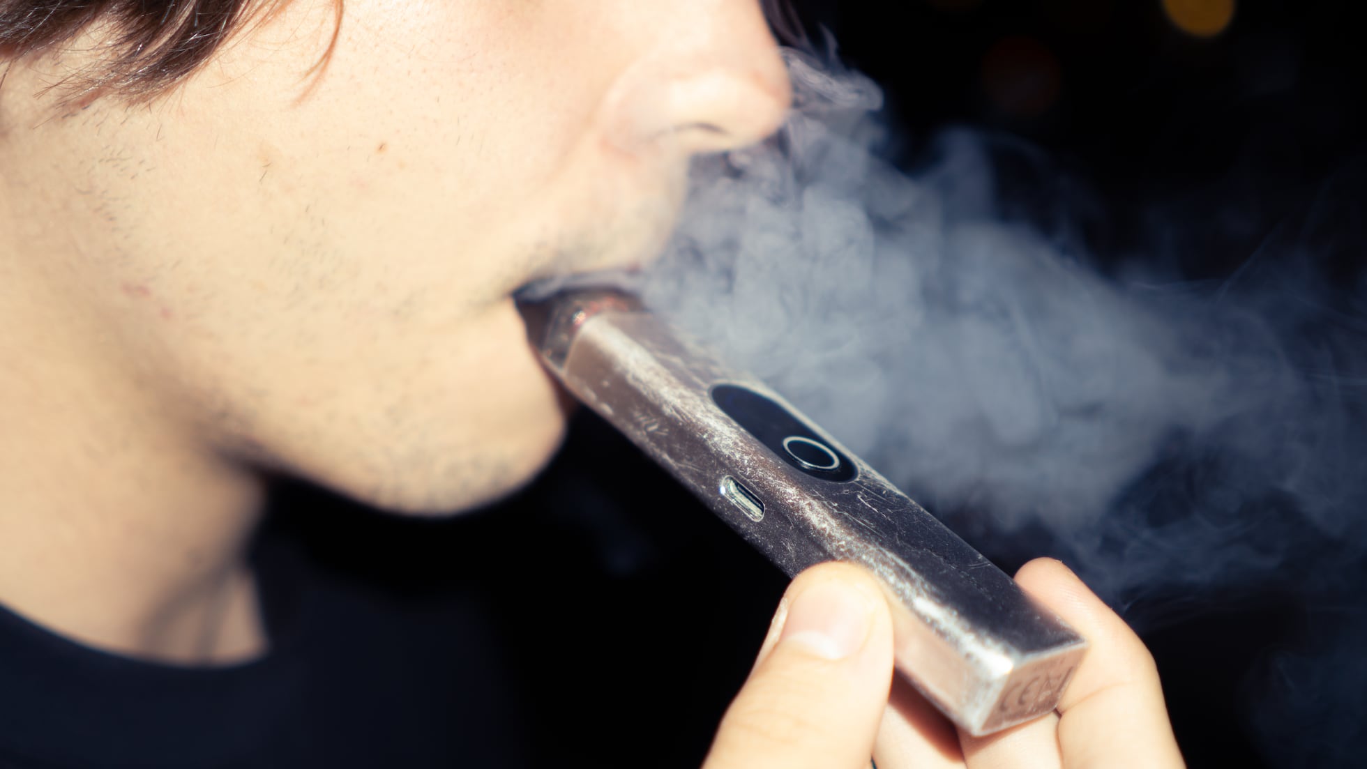 Los jvenes que vapean tienen tres veces ms probabilidades de comenzar a fumar | Salud y bienestar | EL PAS Los jvenes que vapean tienen tres veces ms probabilidades de comenzar a fumar | Salud y bienestar | EL PAS