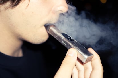 Vapear cigarrillo electronico