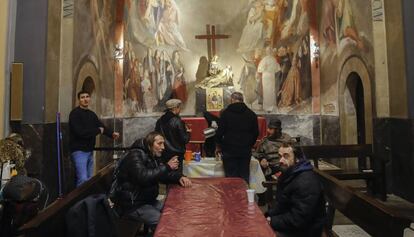 L&#039;esgl&eacute;sia ofereix descans i caf&egrave; a les persones sense llar