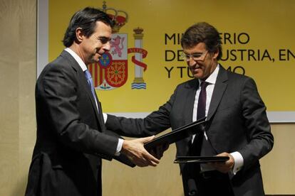 El ministro de Industria, Energía y Turismo y el presidente de la Xunta