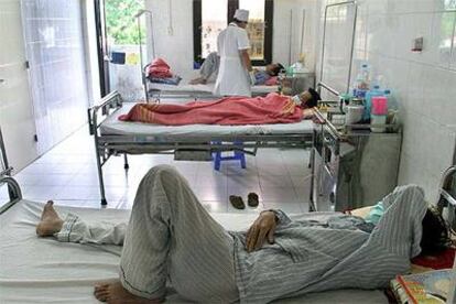 Enfermos de sida, en un hospital de Hanoi (Vietnam) en 2004.