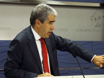 El portavoz de CDC en el Congreso, Francesc Homs, durante una comparecencia ante los medios
