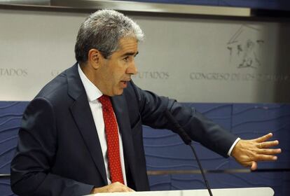 El portavoz de CDC en el Congreso, Francesc Homs, durante una comparecencia ante los medios