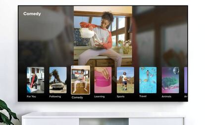 Interfaz de TikTok en una Smart TV con Android TV.