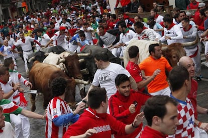 Los toros de la ganadería de Miura han protagonizado el último encierro de los Sanfermines 2016.