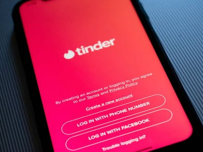 Tinder te dirá si las fotos de tus posibles 'match' son reales, ¿sabes cómo?