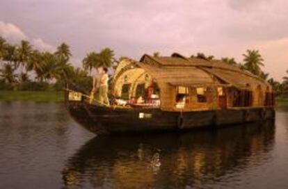 Paseo en Ketuvallam, barcaza tradicional