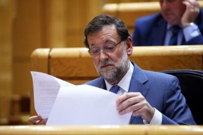 El presidente del Gobierno, Mariano Rajoy, en el pleno del Senado