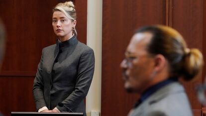 Amber Heard y Johnny Depp, durante un momento de su juicio en 2022.