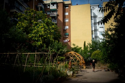Esto es una plaza, espacio comunitario y renaturalizado en Lavapiés (Madrid). 
