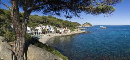 La cala Alguer, cerca de Palamós, en la Costa Brava.