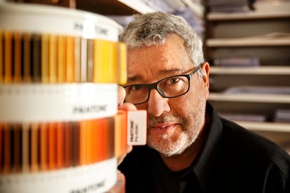 El diseñador industrial Philippe Starck fotografiado en su casa en Sintra, Portugal. 