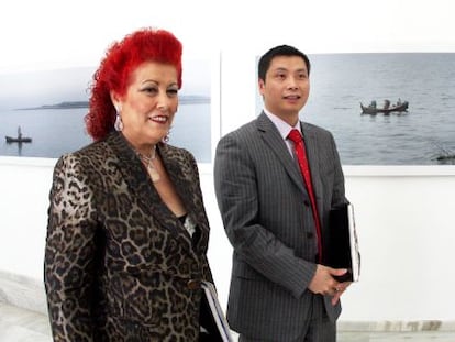 Consuelo Ciscar, exdirectora del IVAM, y Gao Ping, galerista y supuesto cabecilla de una red de blanqueo de dinero en el IVAM en 2008.  