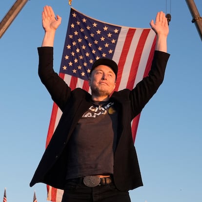 Tesla and SpaceX CEO Elon Musk walks to the stage to speak alongside Republican presidential nominee former President Donald Trump at a campaign event at the Butler Farm Show, Saturday, Oct. 5, 2024, in Butler, Pa. (AP Photo/Alex Brandon)

Associated Press/LaPresse