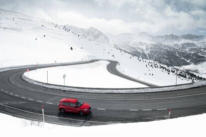 Cupra Ateca, un “todocamino” de cuerpo poderoso, 300 caballos de potencia y un sistema de tracción integral que te da el control completo de cada parte del coche.