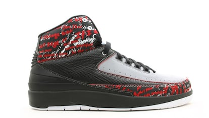 Air Jordan 2 Retro Eminem

De nuevo el rapero en la lista. Sus fans pueden llevar inmortalizadas las rimas a cualquier parte con esta colaboración limitada a 313 pares y a la venta a partir de 3.220 euros.